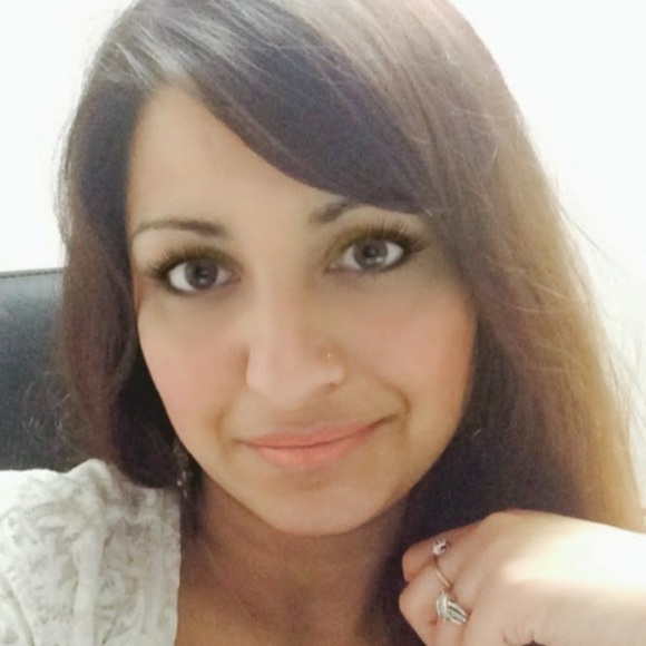 Meet your Posher, Sidra - Picture 1 of 1